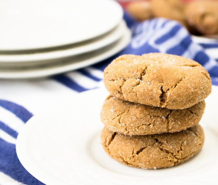 A gingersnap cookies recipe that is delicious and chewy! #SweetTreats #HousefulOfCookies