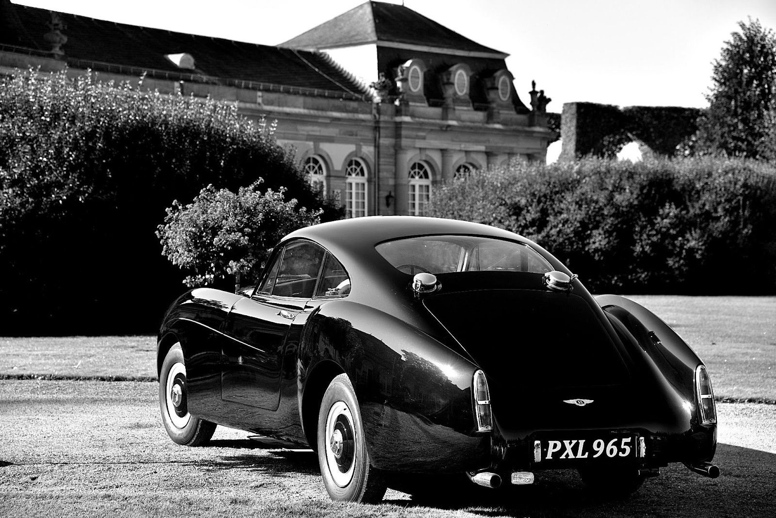vintage car representing long lasting vehicle lifespan and proper maintenance