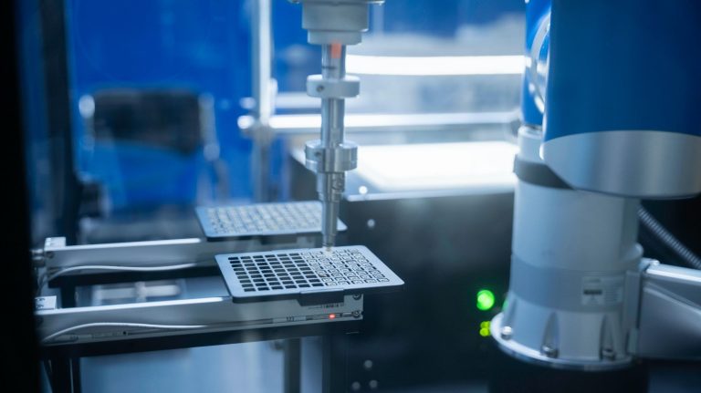 modular design manufacturing machine assembling components in automated system