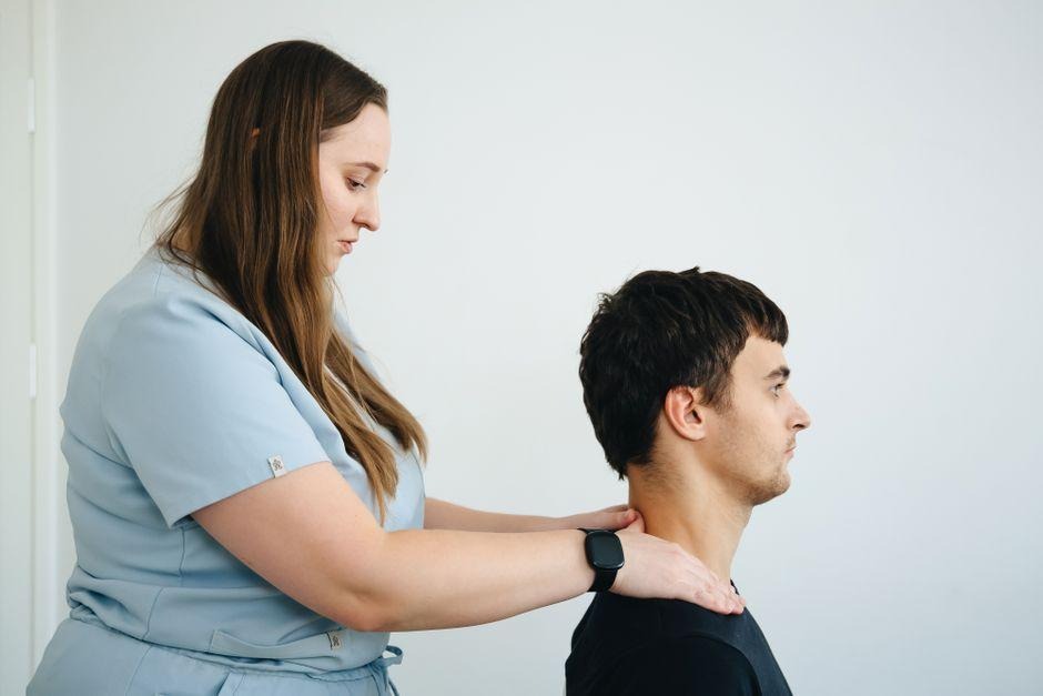 A non-surgical care session at a clinic