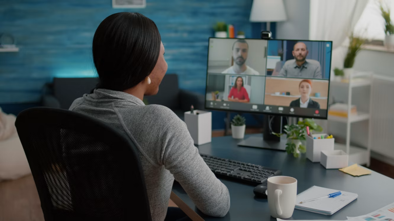 Hiring manager conducting a virtual interview with remote tech job candidates during an online recruitment meeting